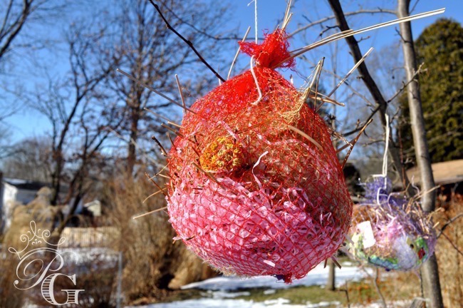 Nesting materials for birds