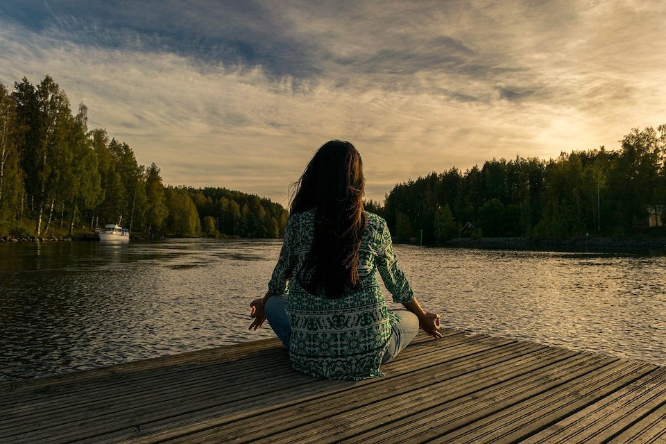 woman-meditating