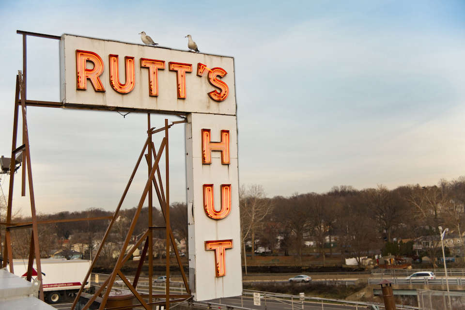 Rutt's Hut sign